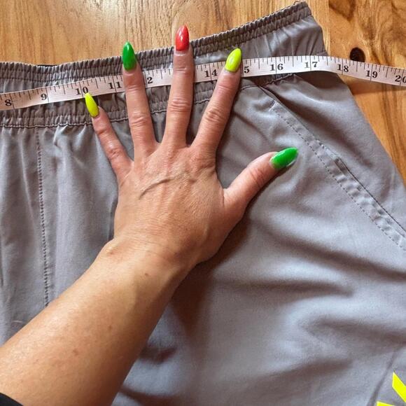 Reebok Gray and Black Athletic Shorts Lightweight Elastic Waist‎ - Picture 3 of 8